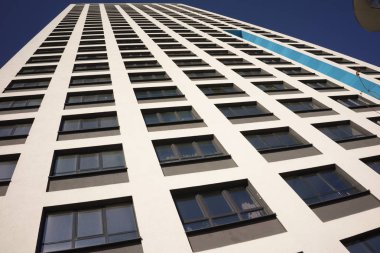 Daire kompleksi ile pencere eşiği