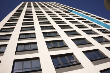 Daire kompleksi ile pencere eşiği