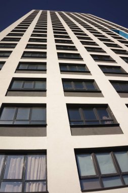 Daire kompleksi ile pencere eşiği