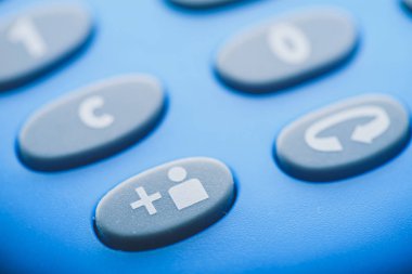 Dijital klavye yakın