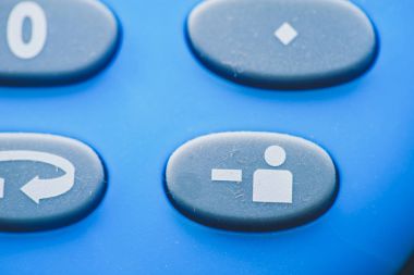 Dijital klavye yakın