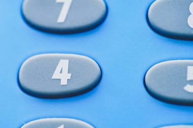 Dijital klavye yakın