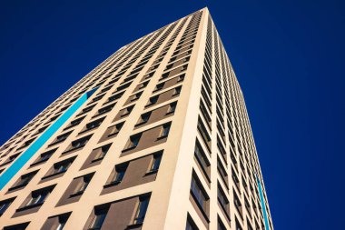 Modern yüksek doğmak daire kompleksi