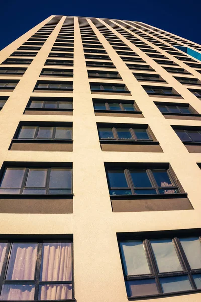 Modern yüksek doğmak daire kompleksi