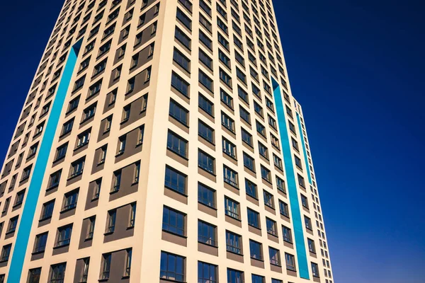 Modern yüksek doğmak daire kompleksi