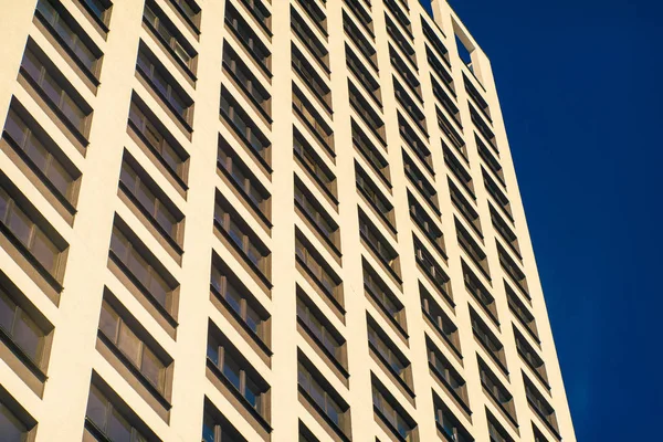 Complexo de apartamento moderno de alta ascensão — Fotografia de Stock