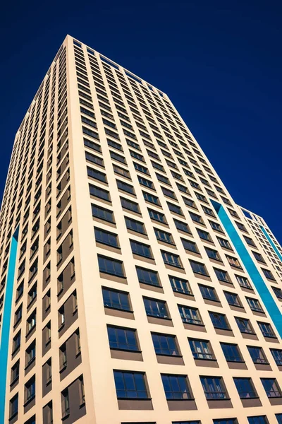 Modern yüksek doğmak daire kompleksi