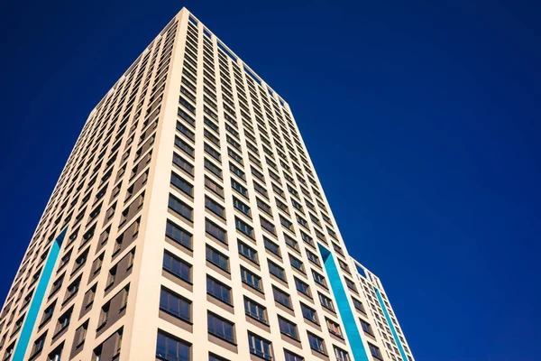 Modern yüksek doğmak daire kompleksi