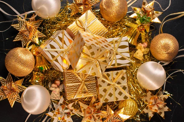 Luxusní zlaté s motivem svátečními dárkové boxy — Stock fotografie