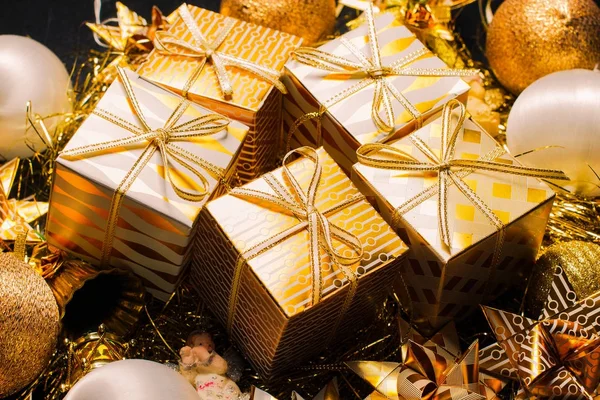 Luxe gouden thema wenskaart met geschenkdozen — Stockfoto
