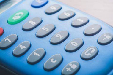 Dijital klavye yakın