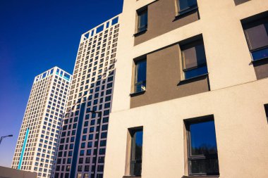 Modern yüksek doğmak daire kompleksi