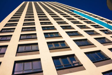 Modern yüksek doğmak daire kompleksi