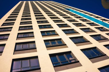 Modern yüksek doğmak daire kompleksi