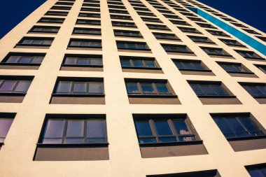 Modern yüksek doğmak daire kompleksi