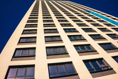 Modern yüksek doğmak daire kompleksi