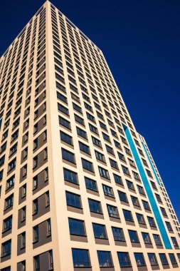 Modern yüksek doğmak daire kompleksi