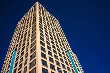 Modern yüksek doğmak daire kompleksi