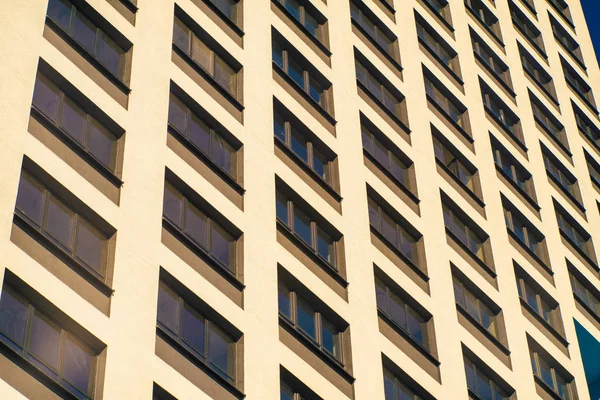Complejo moderno de apartamentos de gran altura — Foto de Stock