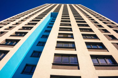 Modern yüksek doğmak daire kompleksi