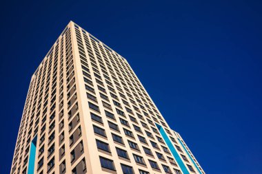 Modern yüksek doğmak daire kompleksi