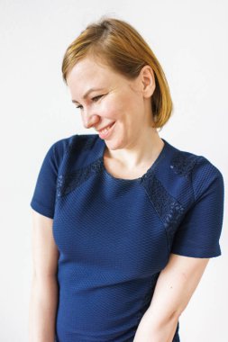 kadın elbise poz içinde