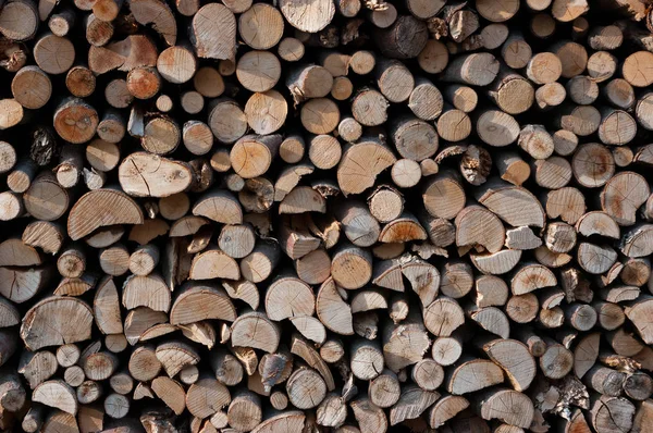 Gehakte hout klaar voor verwarming. — Stockfoto