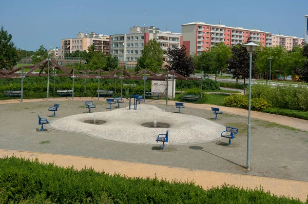 Poorly maintained urban park. — Stock Photo, Image