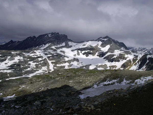 阿尔卑斯山断层块的部分 位于奥地利在部分叫克恩顿 — 图库照片