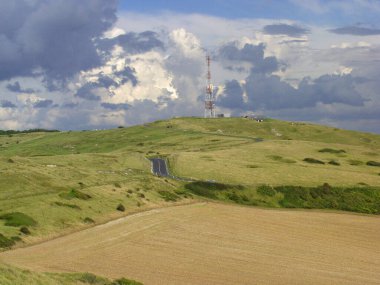 Radyo, televizyon yayıncılığı, Internet ve Gsm sinyal iletimi için verici.