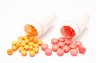 hap, kapsül üzerinde beyaz arka plan, eczane, ilaç