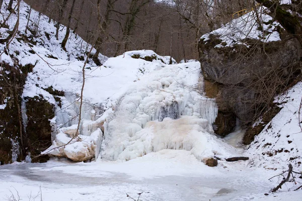 Mañana helada en las cascadas —  Fotos de Stock