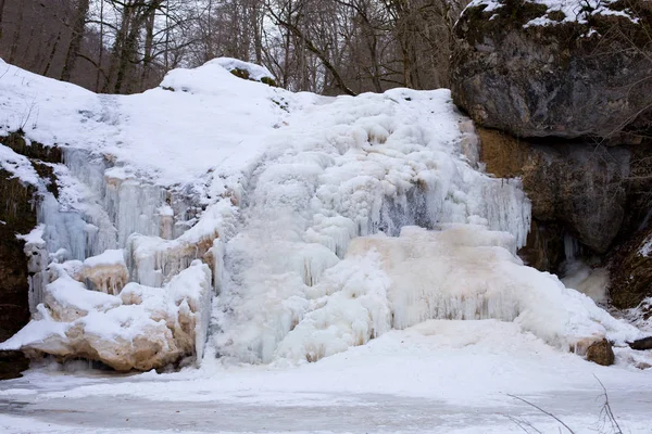 Frosty's morgens op de watervallen — Stockfoto