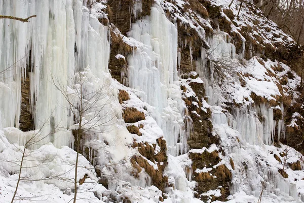 滝で凍りつくような朝 — ストック写真