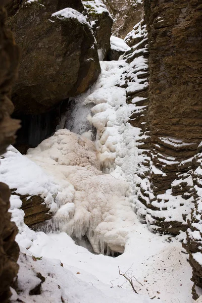 Frostiger Morgen an den Wasserfällen — Stockfoto