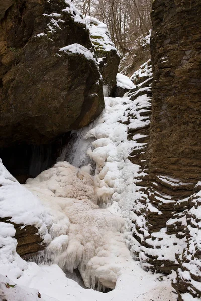 滝で凍りつくような朝 — ストック写真