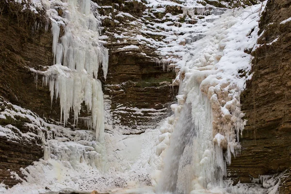 Mañana helada en las cascadas — Foto de Stock