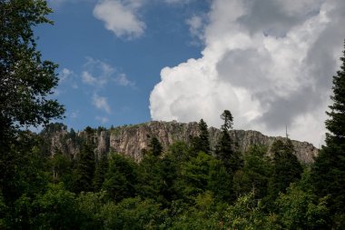  Dağlar ve deniz arasında ünlü 30 yolun