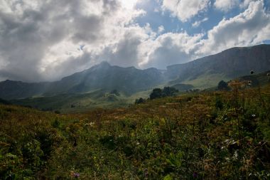  Dağlar ve deniz arasında ünlü 30 yolun