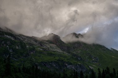  Dağlar ve deniz arasında ünlü 30 yolun