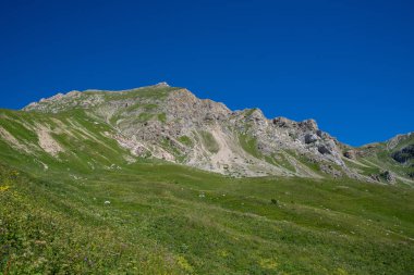  Dağlar ve deniz arasında ünlü 30 yolun
