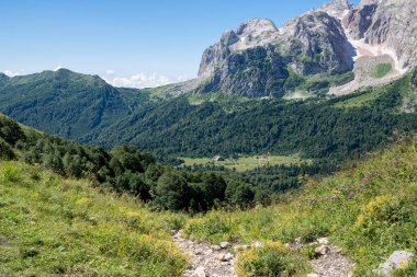  Dağlar ve deniz arasında ünlü 30 yolun
