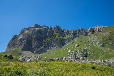  Dağlar ve deniz arasında ünlü 30 yolun