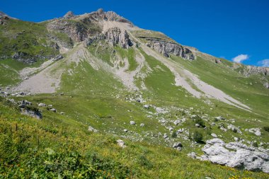  Dağlar ve deniz arasında ünlü 30 yolun