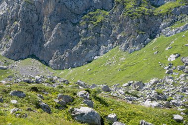  Dağlar ve deniz arasında ünlü 30 yolun