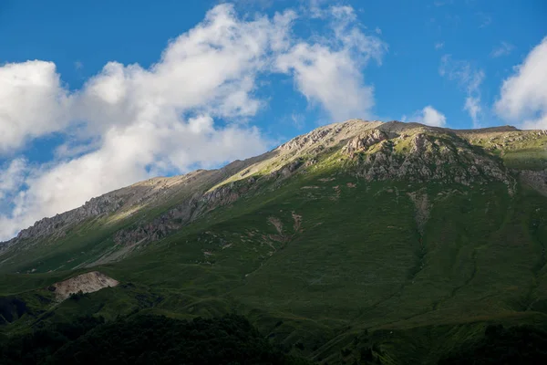  Dağlar ve deniz arasında ünlü 30 yolun