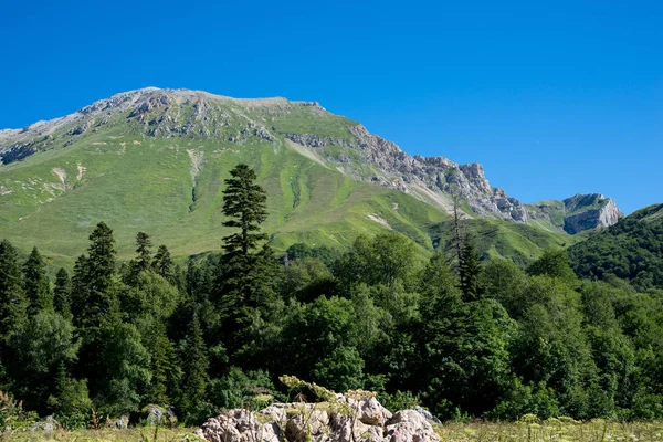 Den berömda 30 väg, över bergen till havet — Stockfoto