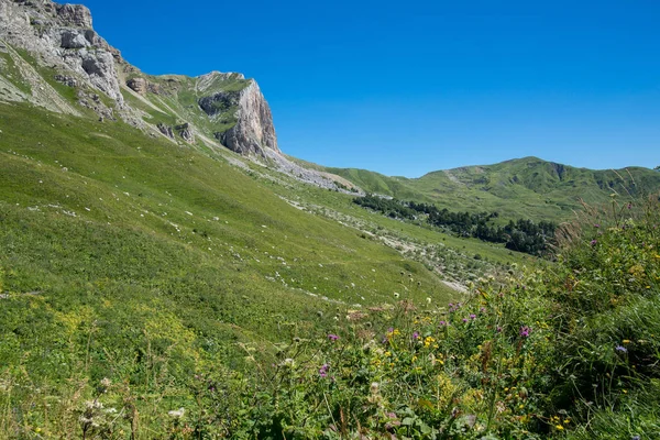  Dağlar ve deniz arasında ünlü 30 yolun