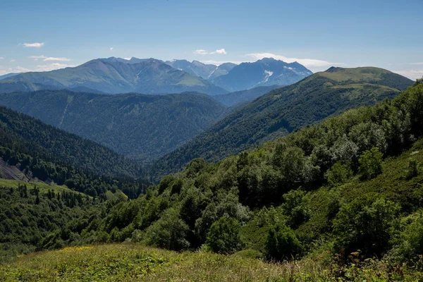  Dağlar ve deniz arasında ünlü 30 yolun