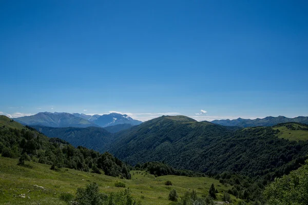 La famosa ruta 30, a través de las montañas hasta el mar — Foto de Stock